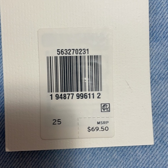 NWT Levi’s 501 shorts - Picture 2 of 3